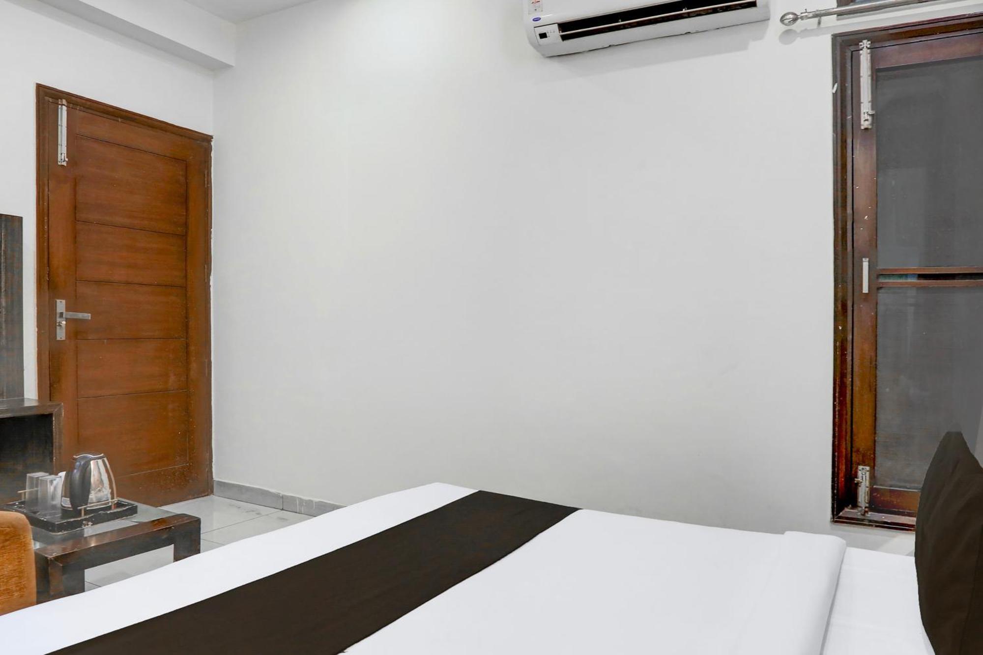 Super Collection O Railway Station Road Near Clock Tower Hotel Ludhiana Exterior photo