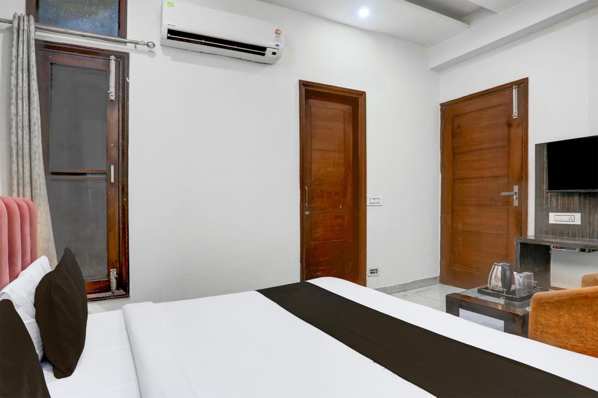 Super Collection O Railway Station Road Near Clock Tower Hotel Ludhiana Exterior photo